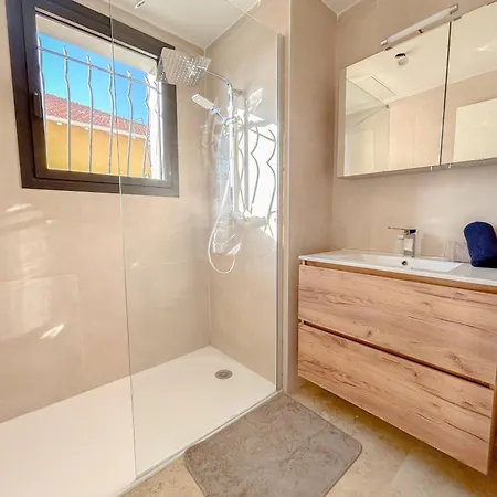 公寓 Climatisee Deux Terrasse Parking, Raphael *