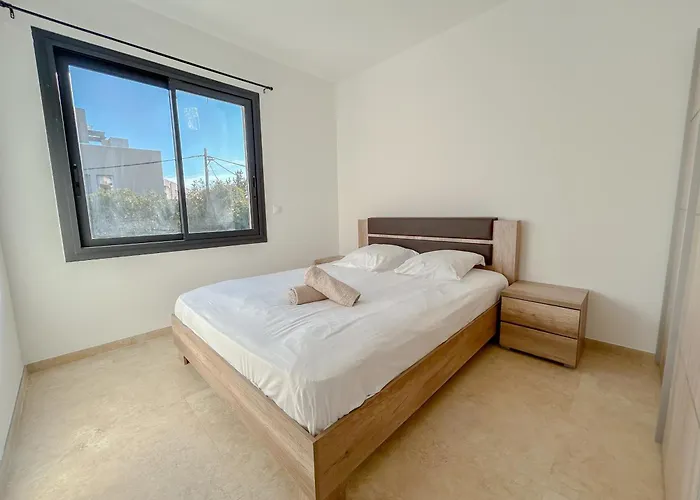 Climatisee Deux Terrasse Parking, Raphael *